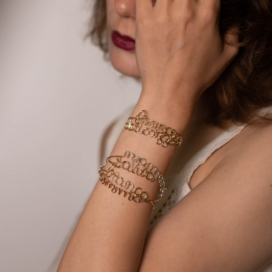 Bracciale Mantra indossato al polso — Trame gioielli