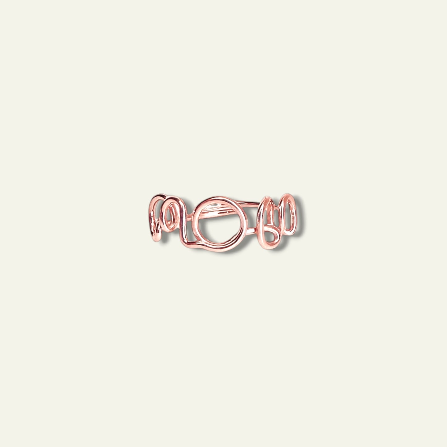 Anello MOM/WOW in oro rosa scritta MOM - Trame Gioielli
